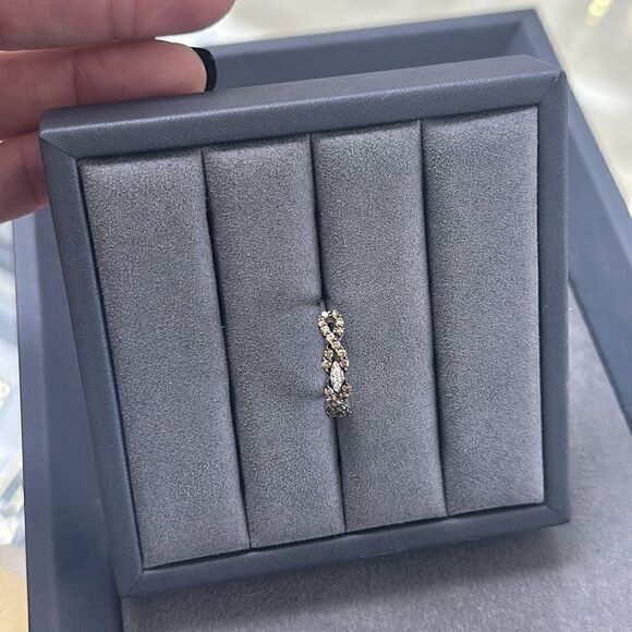 NEW! Levian 14K White Gold Infinity Ring Band Size 7 Chocolate & White Diamonds - Picture 4 of 6